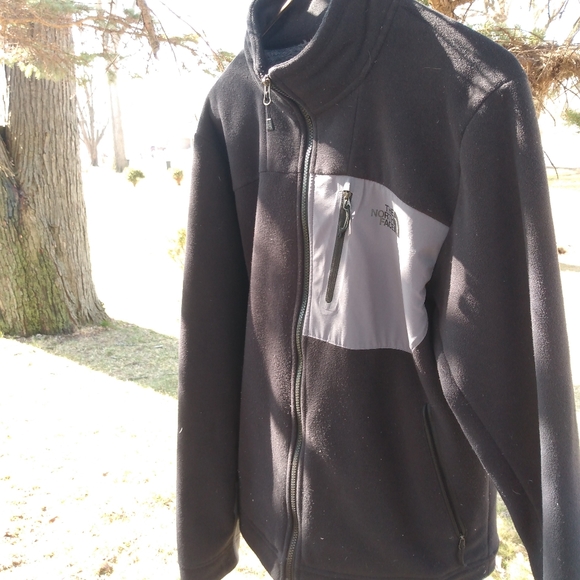 North Face Black and Grey Jacket Size; M - Picture 2 of 4